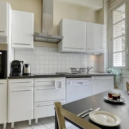 Elegant 3 Brd Flat - Heart Of 16th Apartment *